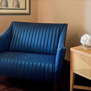 Zimmer mit Kingsize-Bett auf der Club-Etage